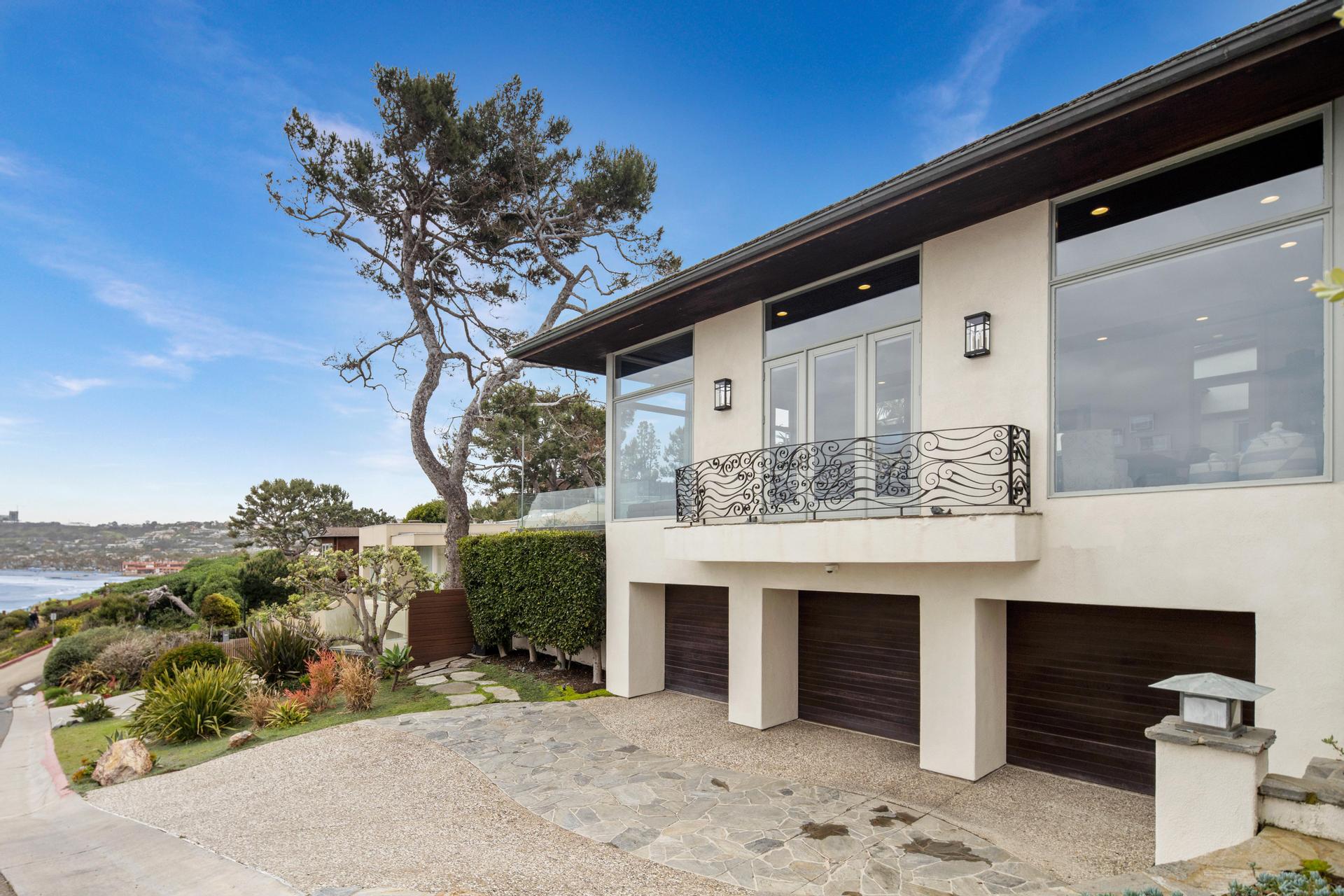 Casa de Costa Paseo exterior with ocean views